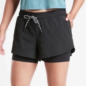 Athleta Black Crest 2 In 1 Shortie Size 2